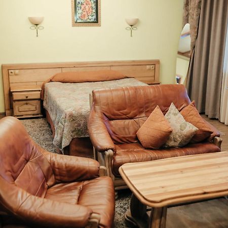 Тау-House Hotel Kok-Shoky Bagian luar foto