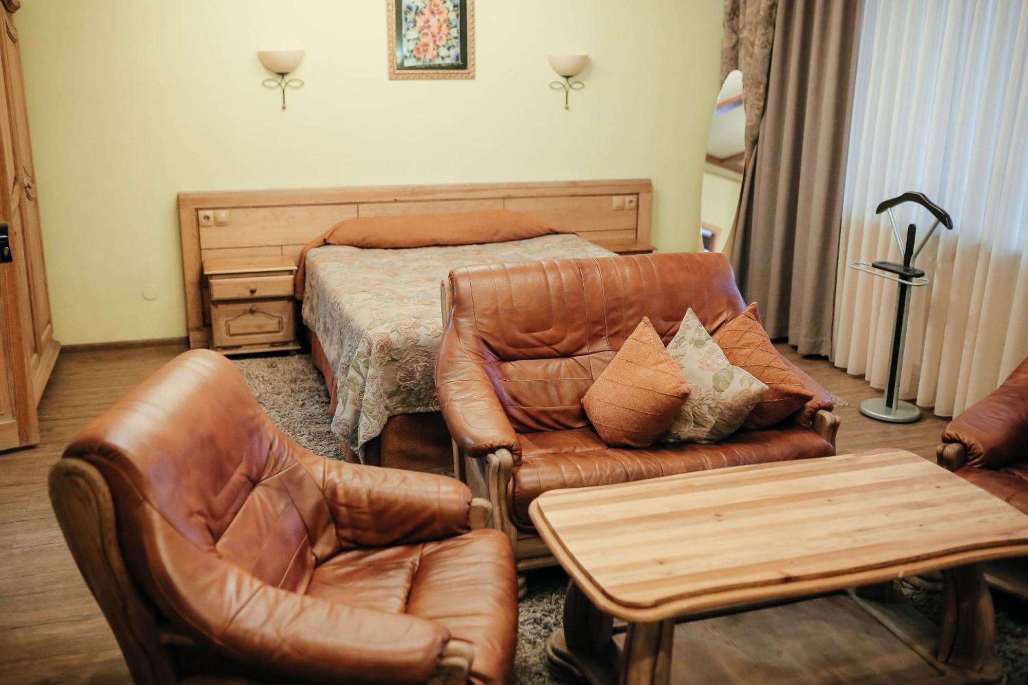 Тау-House Hotel Kok-Shoky Bagian luar foto