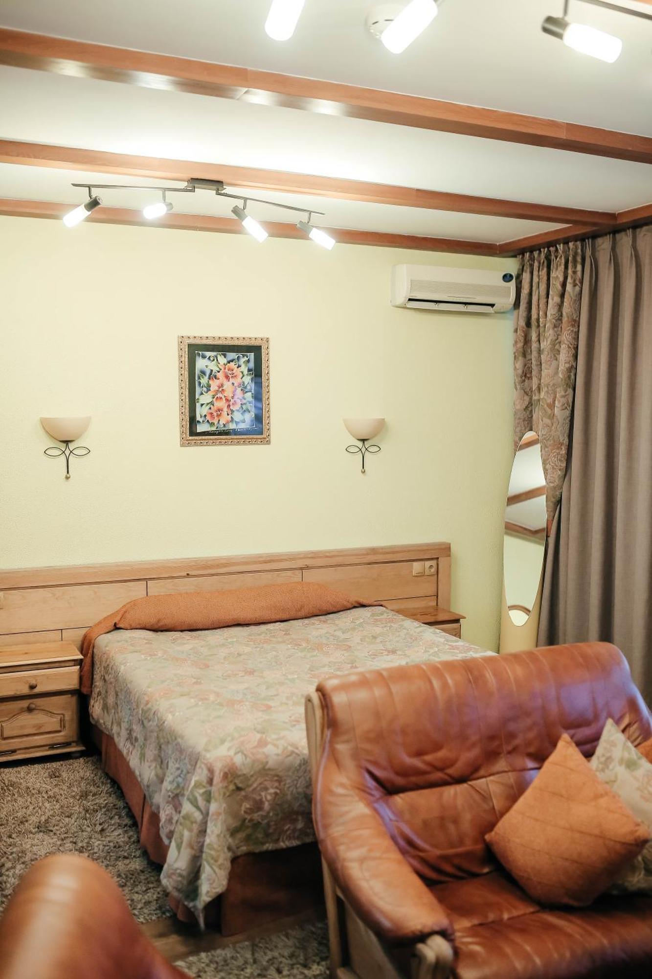 Тау-House Hotel Kok-Shoky Bagian luar foto