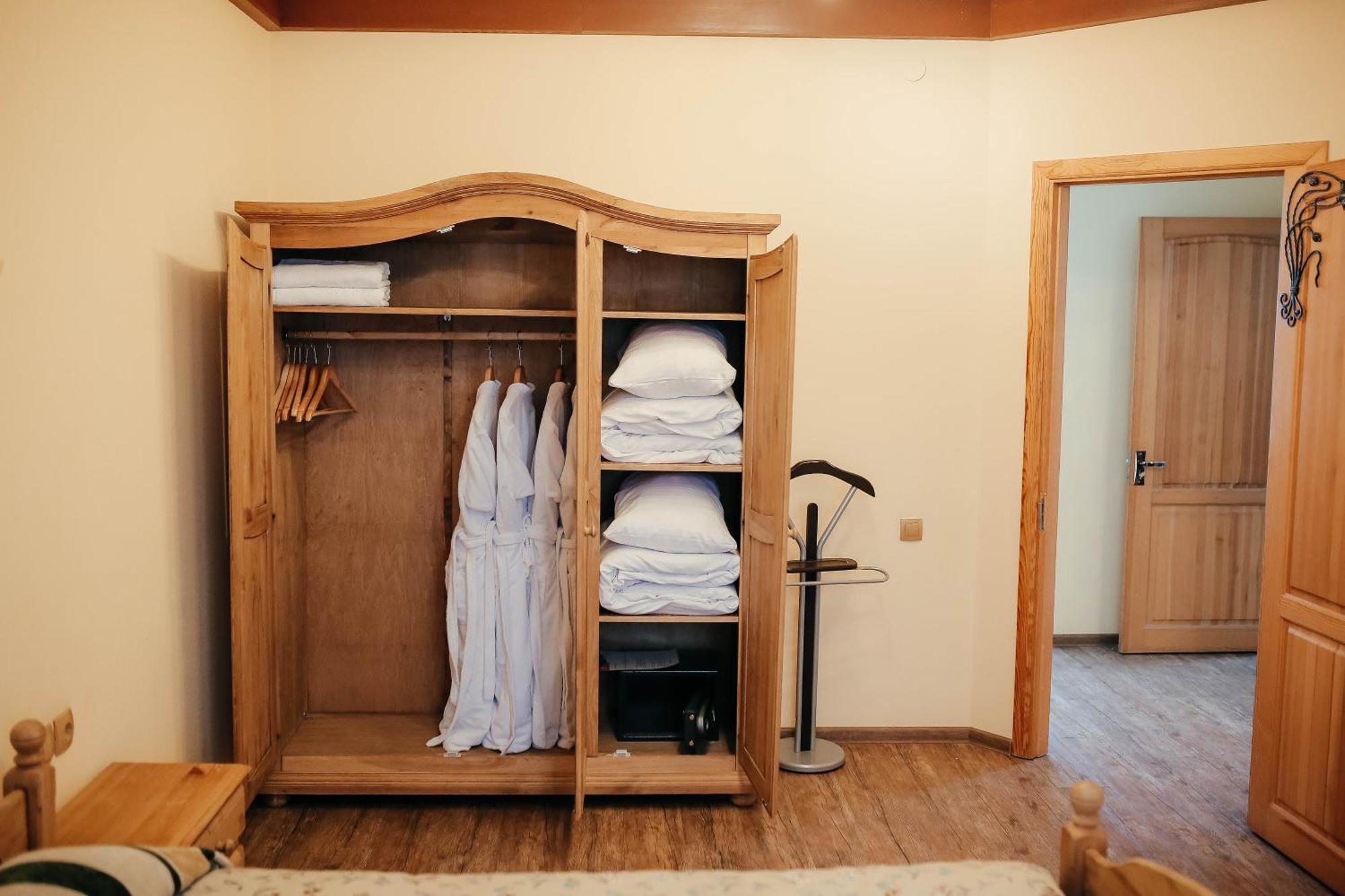 Тау-House Hotel Kok-Shoky Bagian luar foto