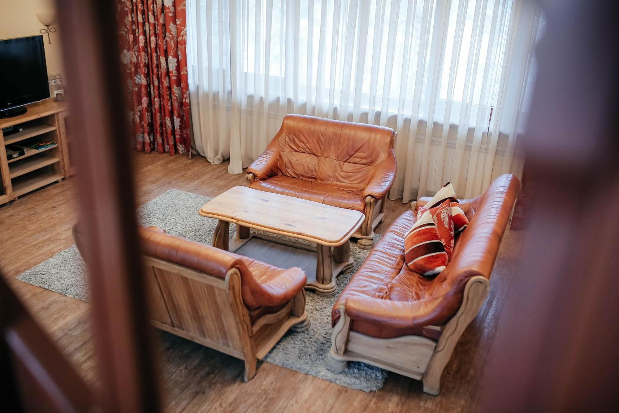 Тау-House Hotel Kok-Shoky Bagian luar foto