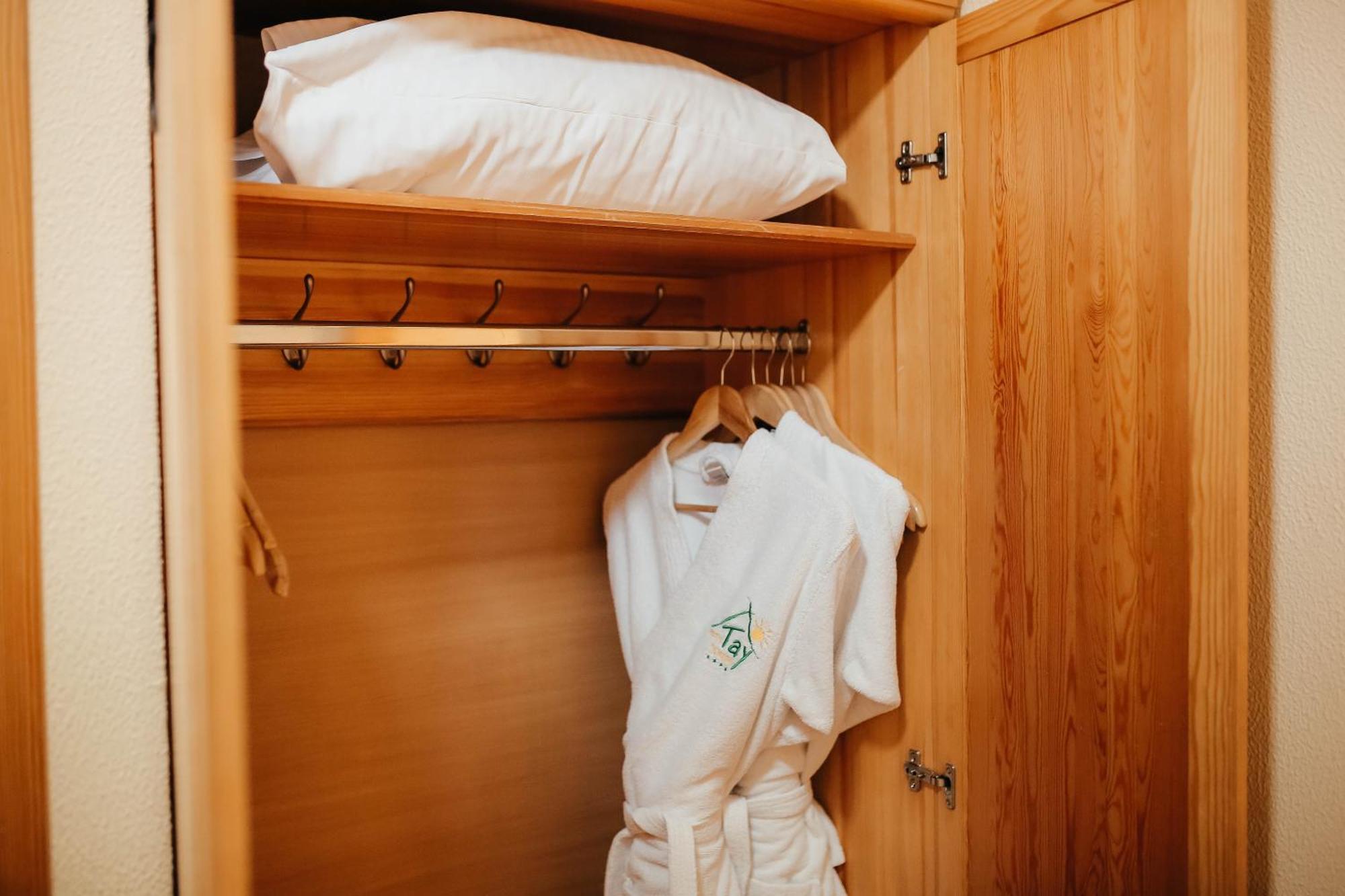 Тау-House Hotel Kok-Shoky Bagian luar foto