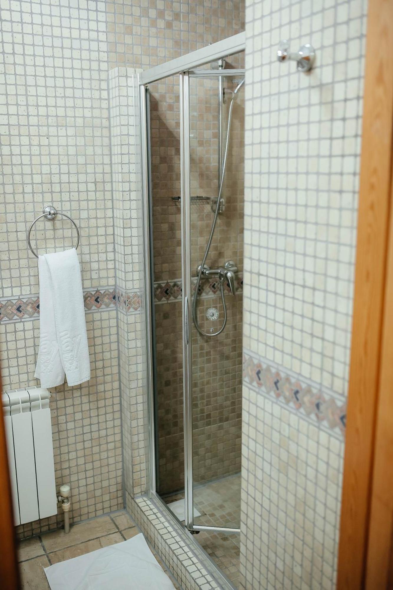 Тау-House Hotel Kok-Shoky Bagian luar foto
