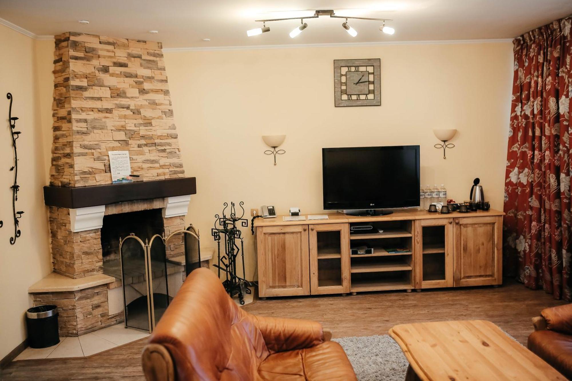 Тау-House Hotel Kok-Shoky Bagian luar foto