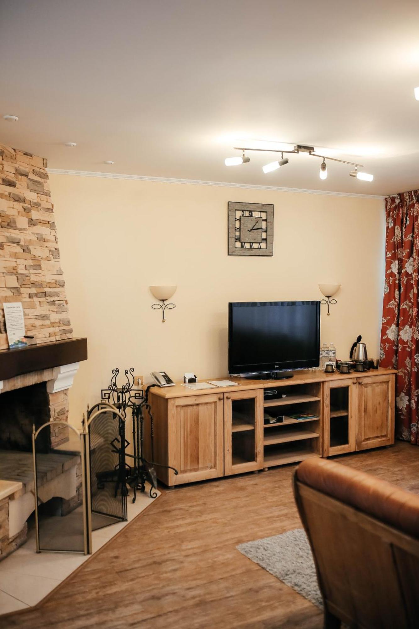 Тау-House Hotel Kok-Shoky Bagian luar foto