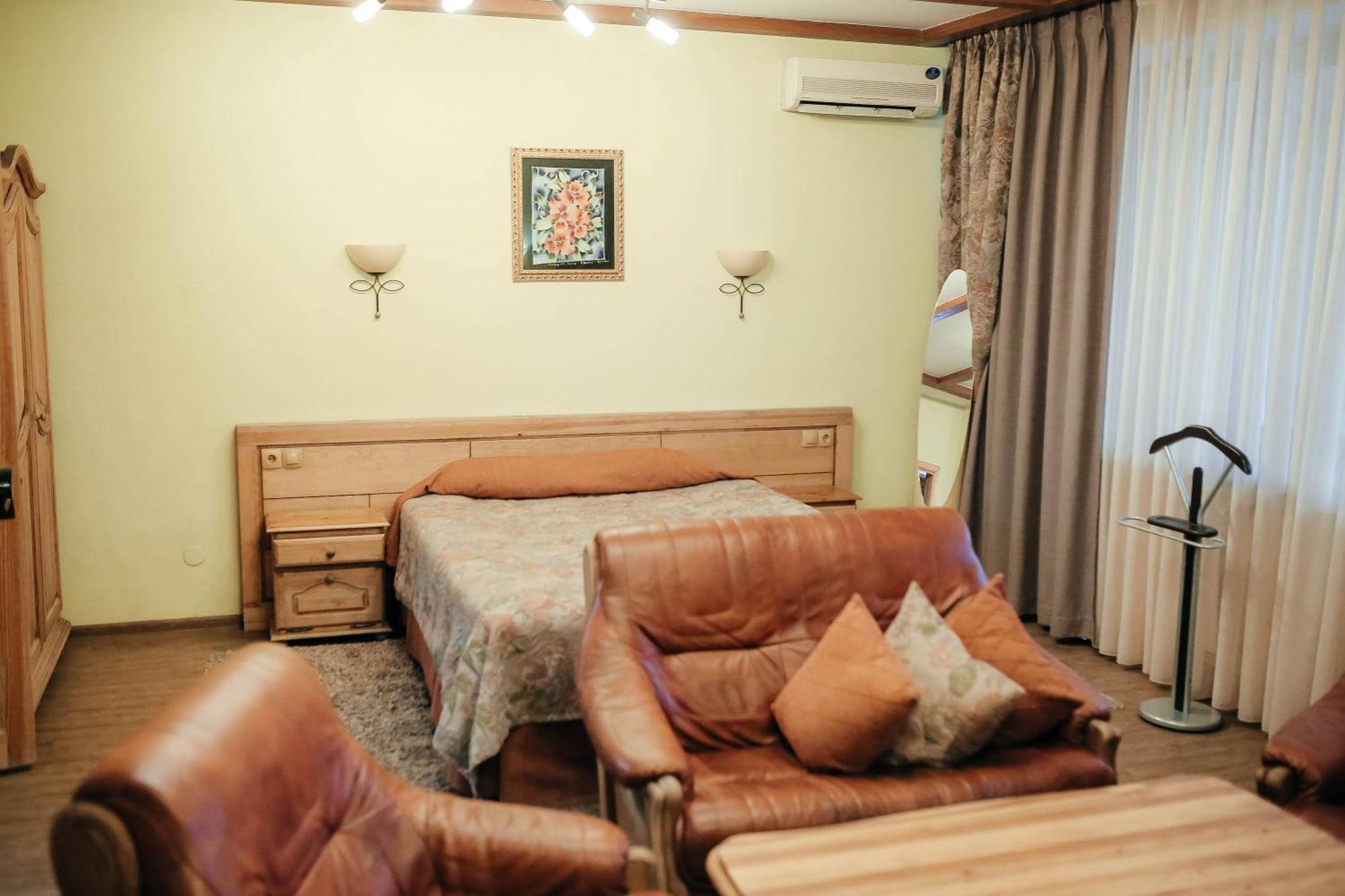 Тау-House Hotel Kok-Shoky Bagian luar foto