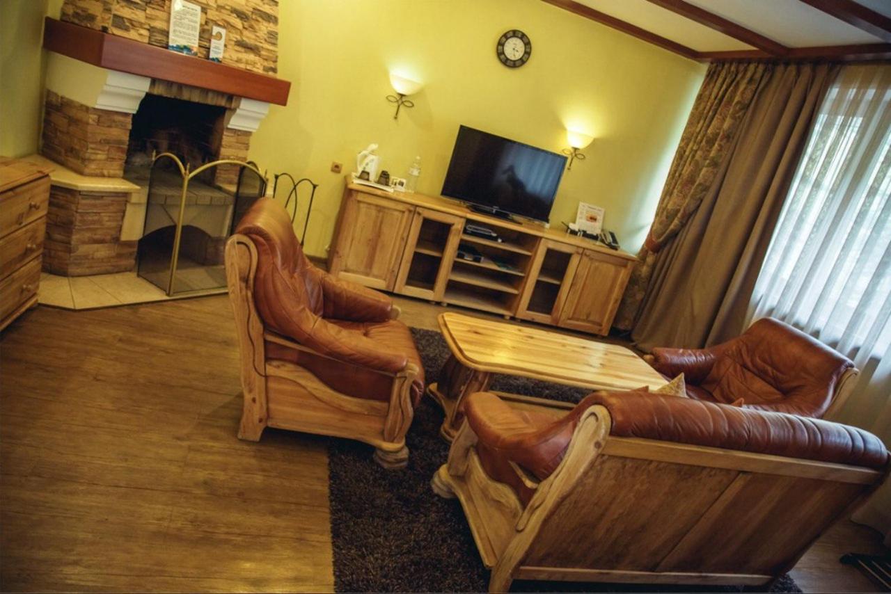 Тау-House Hotel Kok-Shoky Bagian luar foto