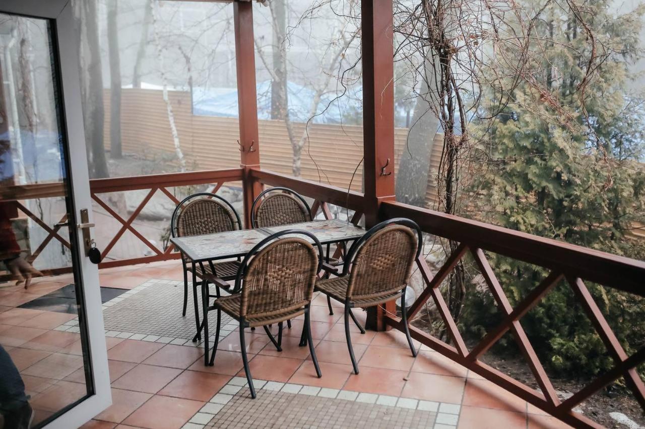 Тау-House Hotel Kok-Shoky Bagian luar foto