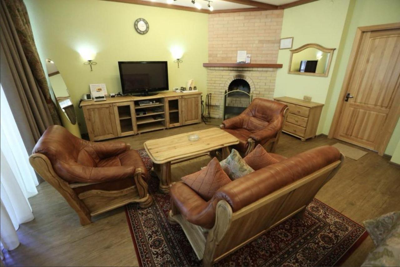 Тау-House Hotel Kok-Shoky Bagian luar foto
