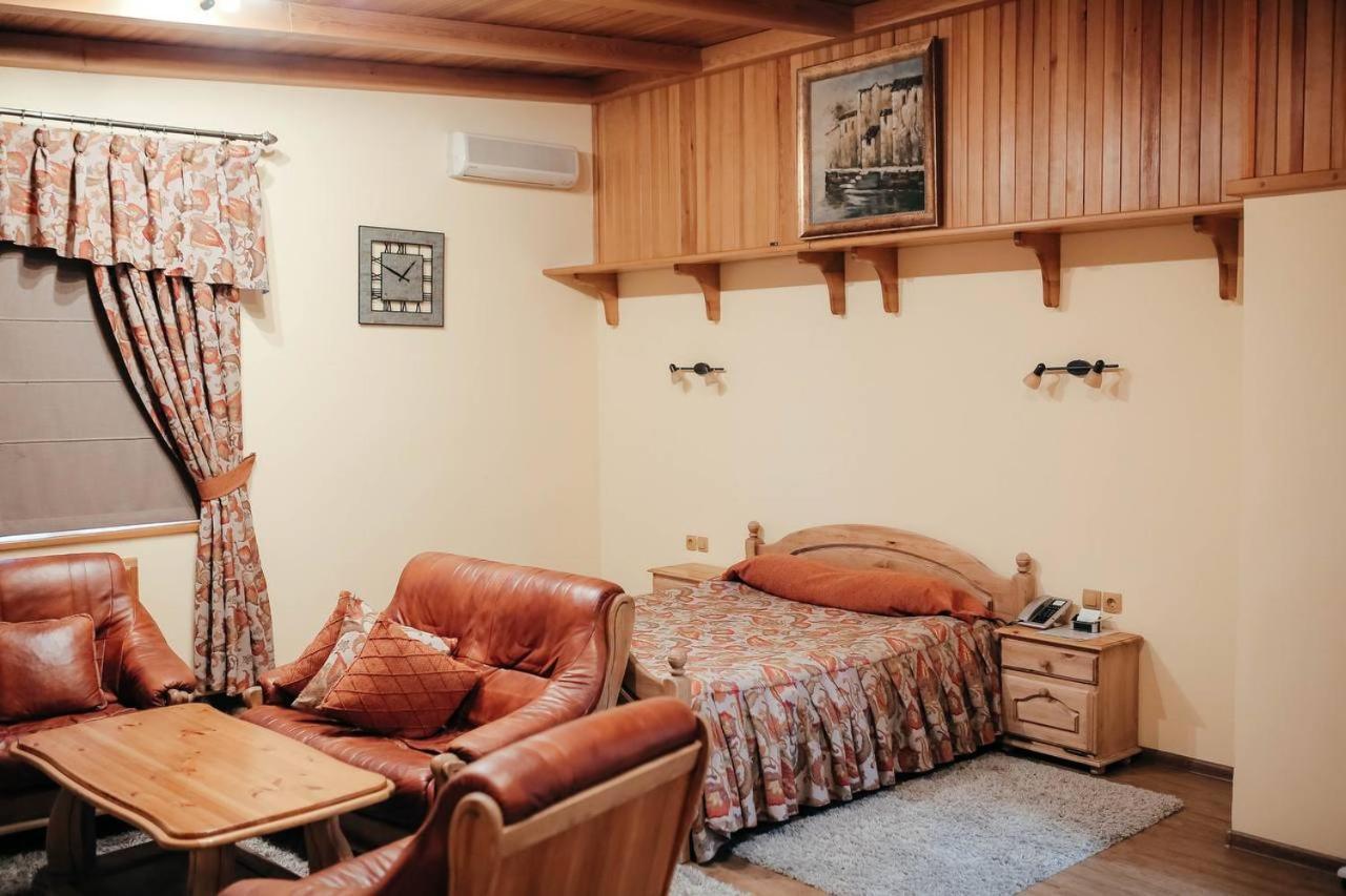 Тау-House Hotel Kok-Shoky Bagian luar foto
