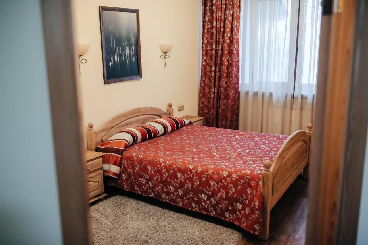 Тау-House Hotel Kok-Shoky Bagian luar foto