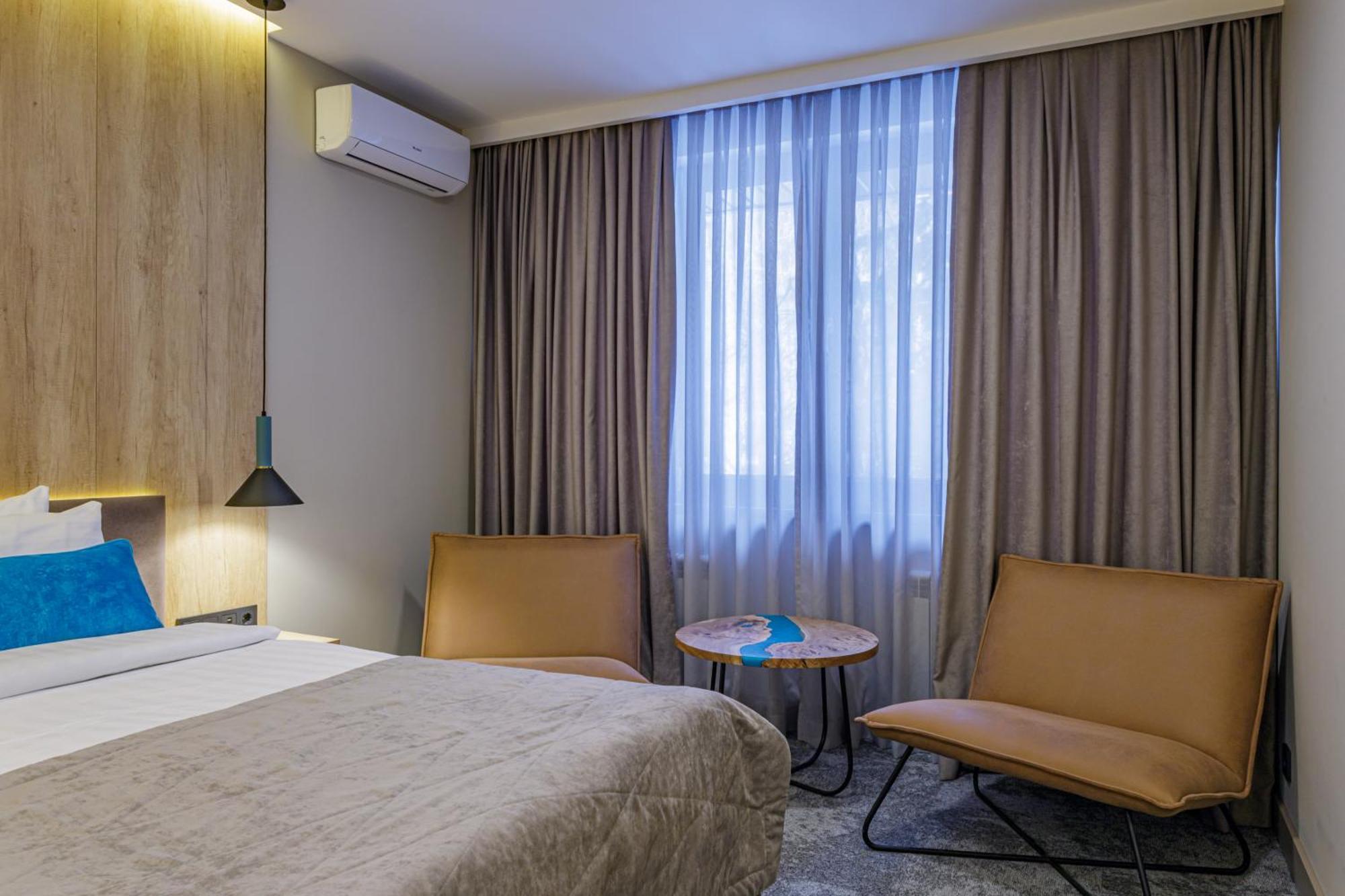 Тау-House Hotel Kok-Shoky Bagian luar foto