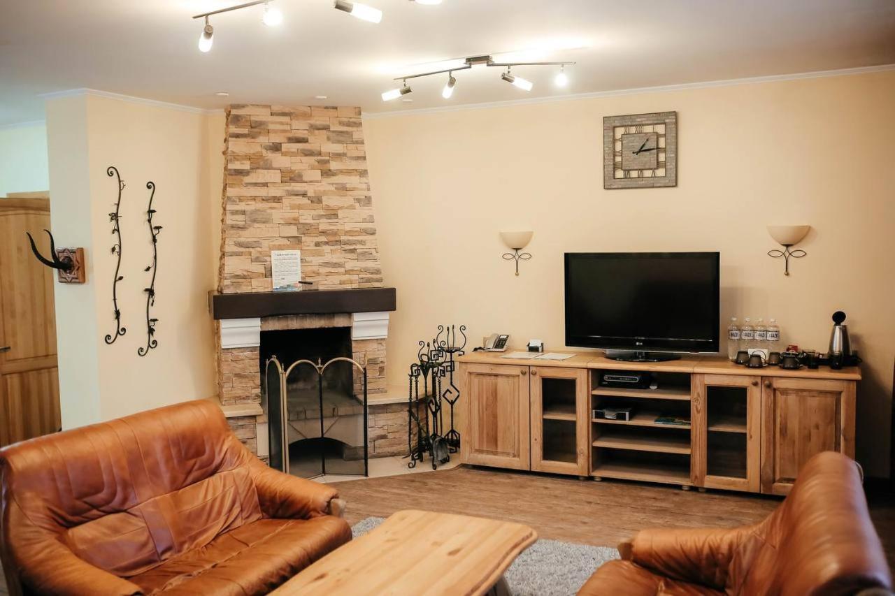 Тау-House Hotel Kok-Shoky Bagian luar foto